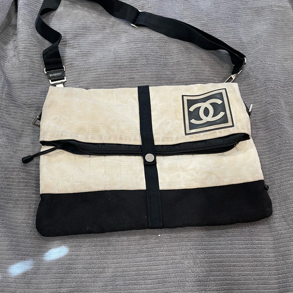 Stunning  large chanel bag‎